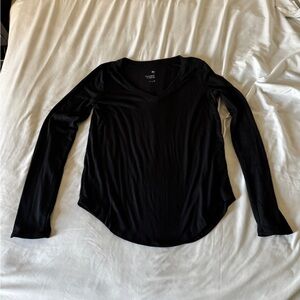 SO Favorite V-Neck Long Sleeve Tee in Black - Size XS